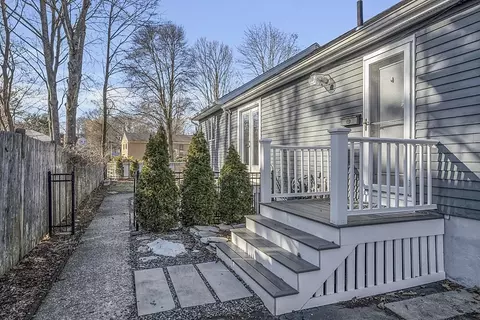29 Wilson St, Reading, MA 01867 photo 2