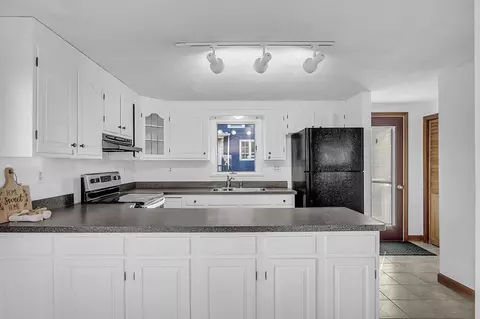 29 Wilson St, Reading, MA 01867 photo 5