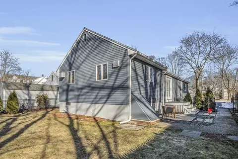 29 Wilson St, Reading, MA 01867 photo 4