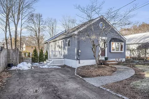 29 Wilson St, Reading, MA 01867 photo 3