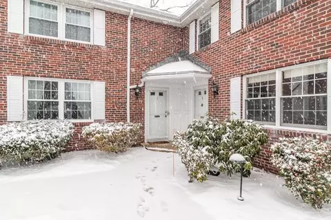 21 Westerly St #8, Wellesley, MA 02482