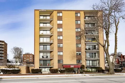 295 Lynn Shore Dr #105, Lynn, MA 01902