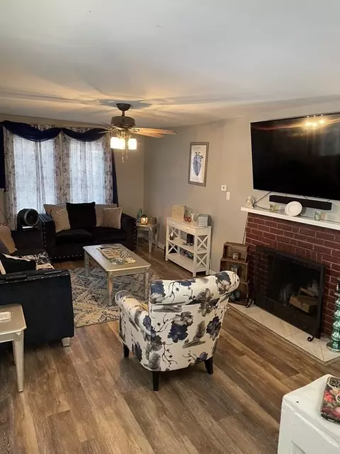 23 Preston St, Springfield, MA 01109 photo 4