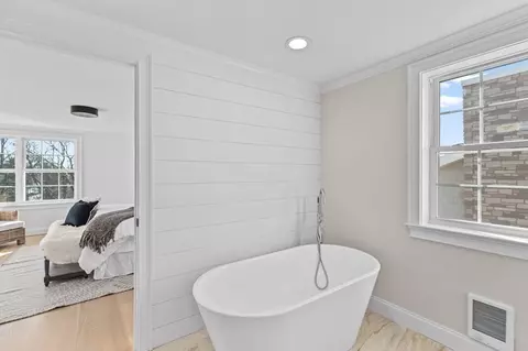 Bath - 33 Warfield Ave, Hull, MA 02045 photo 4 of 5