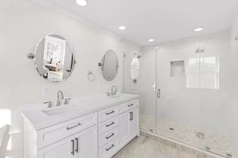 Bath - 33 Warfield Ave, Hull, MA 02045 photo 3 of 5