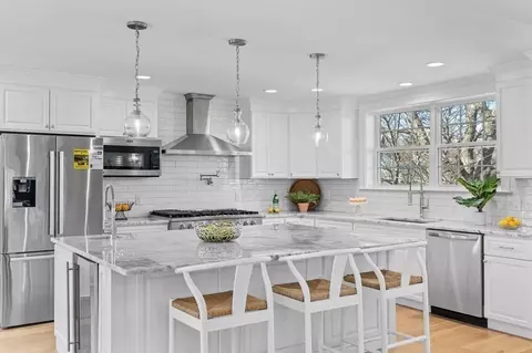 Kitchen - 33 Warfield Ave, Hull, MA 02045 photo 3 of 6