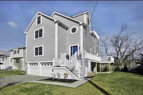 33 Warfield Ave, Hull, MA 02045