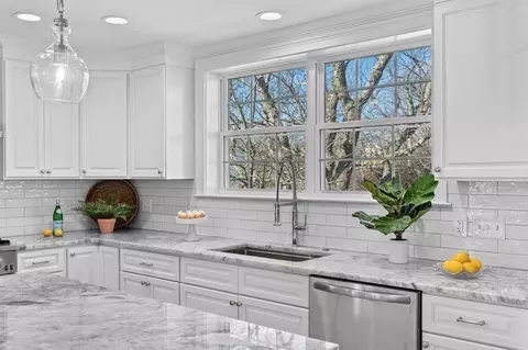 Kitchen - 33 Warfield Ave, Hull, MA 02045 photo 5 of 6