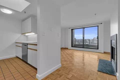 390 Commonwealth #809, Boston, MA 02215