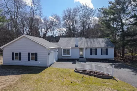 5 Pine Knl, Southwick, MA 01077