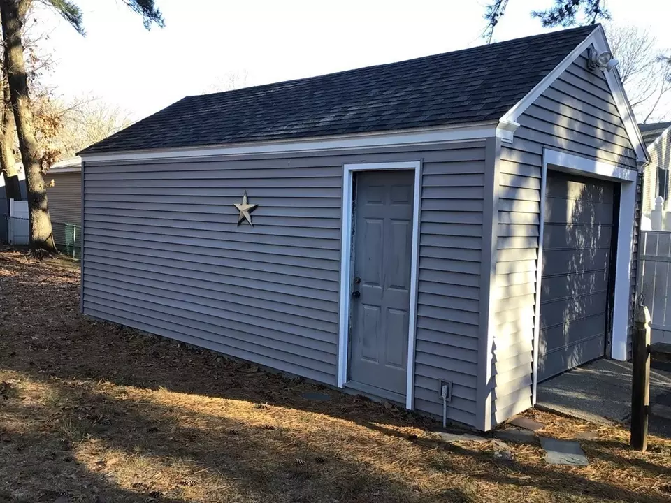 190 W Weymouth St, Springfield, MA 01108 20 Photos Movoto