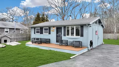 121 Ebony St, Fairhaven, MA 02719