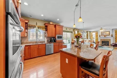 40 Old Stable Dr, Mansfield, MA 02048 photo 8