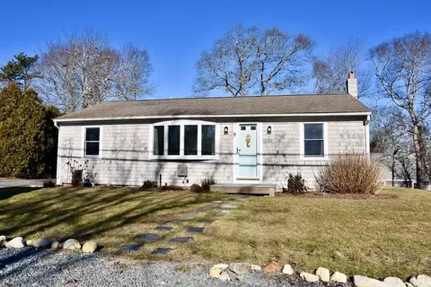9 Janet St, Plymouth, MA 02360