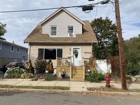 90 Clark St, Lynn, MA 01902