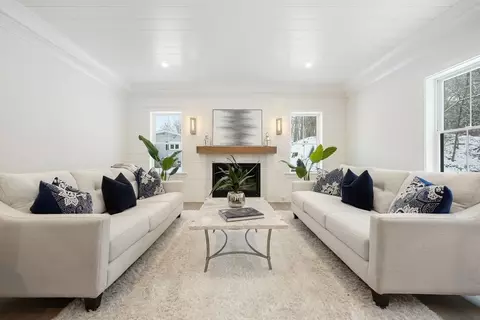 15 Peterson Rd, Natick, MA 01760