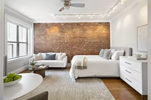 1038 Beacon St #302, Brookline, MA 02446