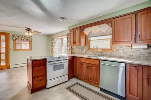 15 Longview Ave, Ware, MA 01082 photo 9