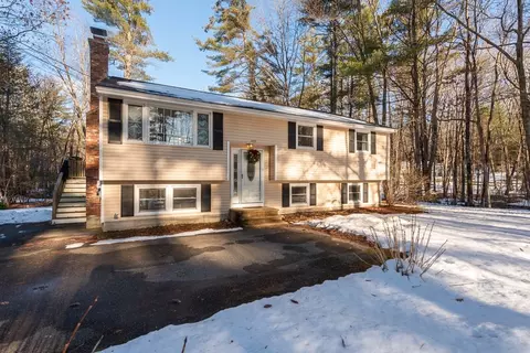 149 Townsend St, Pepperell, MA 01463