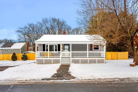 94 Bigelow St, Lowell, MA 01852
