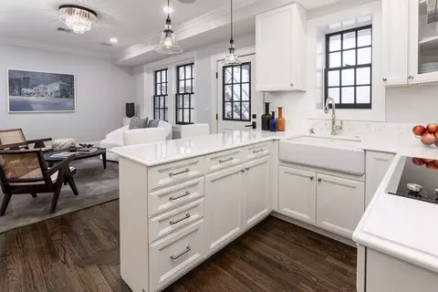 121 Charles St #3, Boston, MA 02114