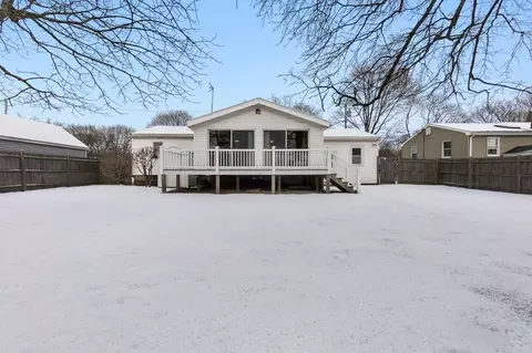 56 Longmeadow Rd, Beverly, MA 01915 photo 2