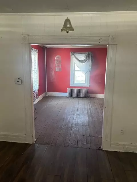 126 Benton St, Springfield, MA 01109 photo 4