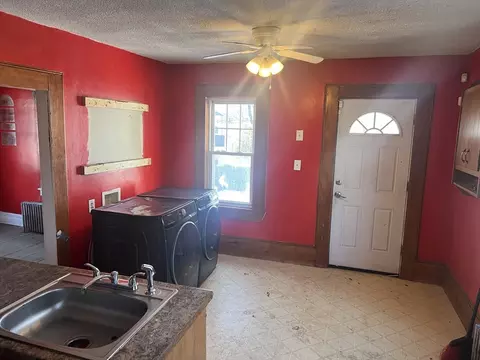 126 Benton St, Springfield, MA 01109 photo 3