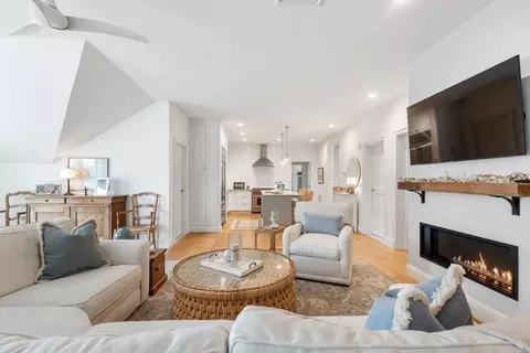 15 Dix St #10, Winchester, MA 01890
