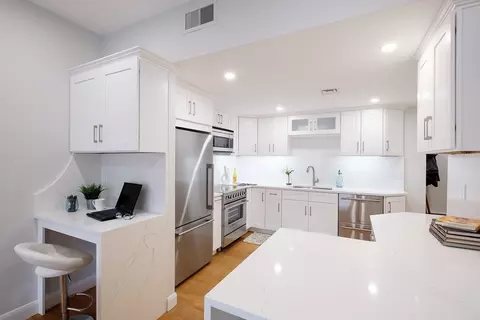 85 Grove St #407, Wellesley, MA 02482