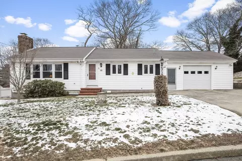 21 Oliveira Ave, Acushnet, MA 02743