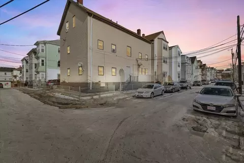 4 Canonicus St, Fall River, MA 02723