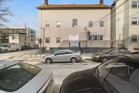 4 Canonicus St, Fall River, MA 02723 photo 2