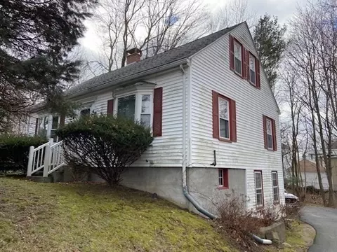 20 Cody St, Webster, MA 01570 photo 2