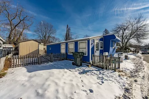 23 Mobile Home Way, Springfield, MA 01119
