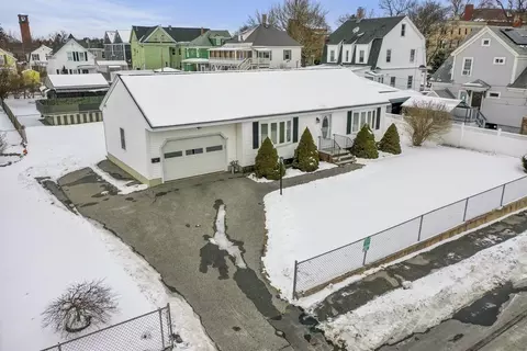 52 Bunker Hill St, Lowell, MA 01850