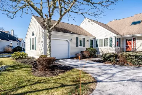 5 Beacon Ct #220, Mashpee, MA 02649