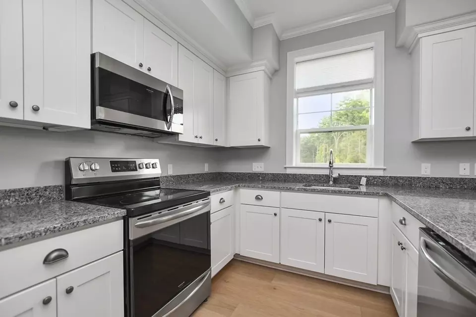 635 Old Post Rd 302, Walpole, MA 02081 33 Photos Movoto