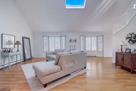Living - 187 Union St, Hingham, MA 02043 photo 4 of 4