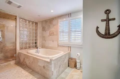 Bath - 187 Union St, Hingham, MA 02043 photo 1 of 2