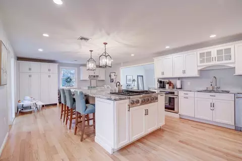 187 Union St, Hingham, MA 02043