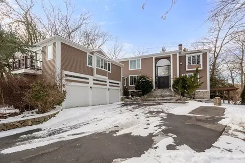 12 Hollywood Dr, Newton, MA 02467
