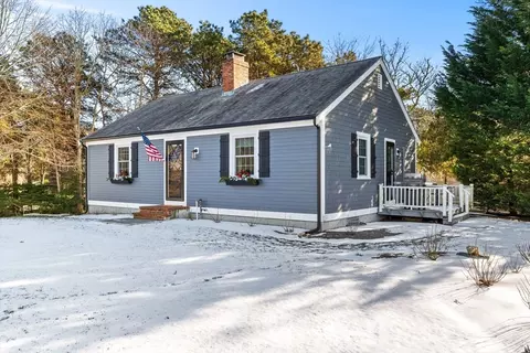 9 Mohegan Ln, Yarmouth, MA 02675
