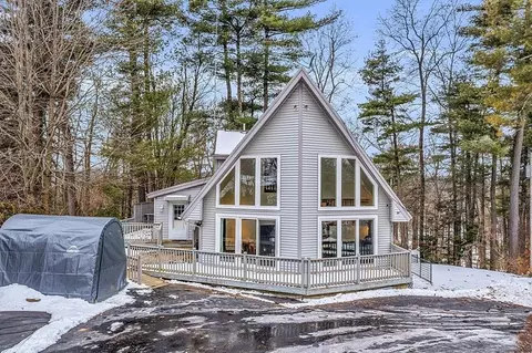 77 Clubhouse Dr, Leominster, MA 01453