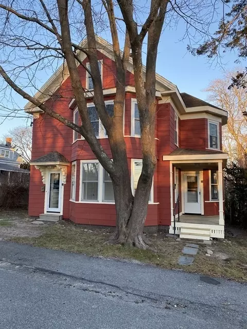 10 Washington Ave, Bourne, MA 02532