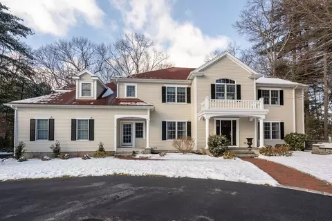 9 Robinson Rd, Medfield, MA 02052