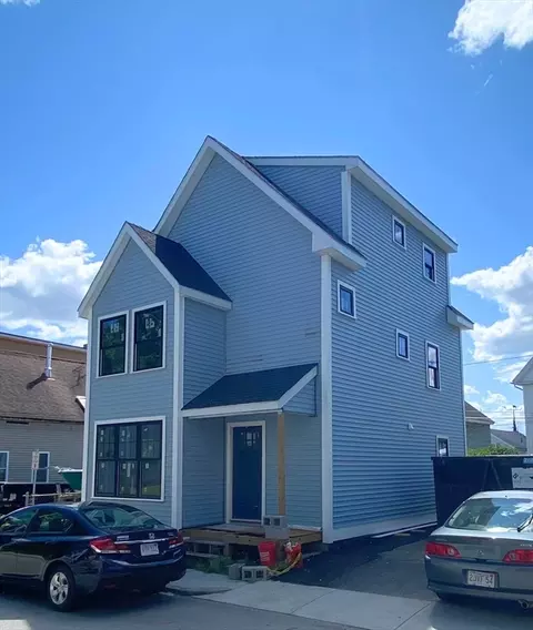 17 Lodi St, Worcester, MA 01608