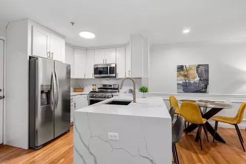 110 Chestnut St #5, Waltham, MA 02453
