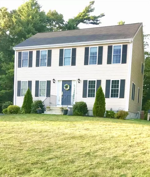 961 Dighton Woods Cir, Dighton, MA 02715