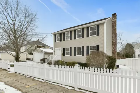 2 Goethe St, Boston, MA 02132